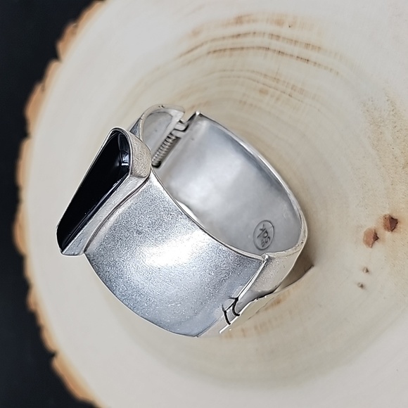 NWT THE SAK Gorgeous Silver and Black Fashion Statement Bangle Bracelet. - Picture 4 of 8
